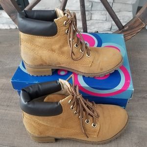 *SOLD* Soda boots
